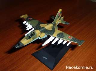 Sukhoi Su 25 Soviet Airplane Die Cast model & 31Magazine DeAgostini 