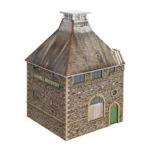   Graham Farish 42 058 Oak Hill Brewery Hop Drying Kiln: Home & Kitchen