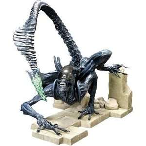  Alien vs. Predator: Grid Alien: ArtFX Statue: Toys & Games
