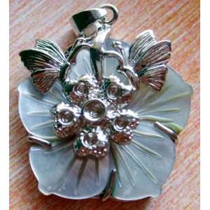  Sea Shell Flower Silvertone Butterfly Pendant Necklace 