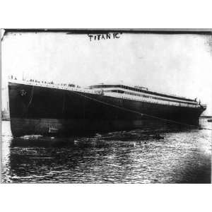  RMS TITANIC,passenger liner that struck an iceberg on 