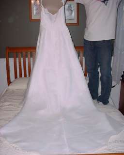 GORGEOUS strapless Davids Bridal Organza A Line Wedding dress E8561 