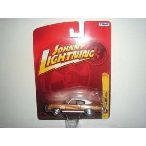  2012 Johnny Lightning R20 1970 Buick GS Gold/White: Toys 