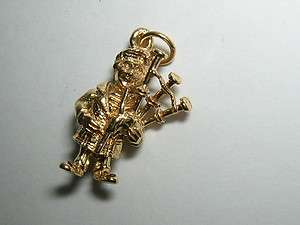 9ct Gold Charm Scotsman Playing the Bagpipes 3D Solid 2.7g USED  
