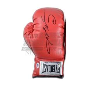  Sugar Ray Leonard signed Everlast boxing glove PSA/DNA 