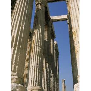 com Majestic Temple of Olympian Zeus in the Middle of Downtown Athens 