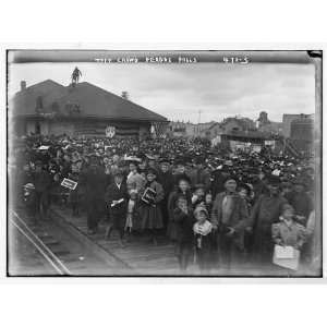    Crowd for Taft at railroad station,Fergus Falls