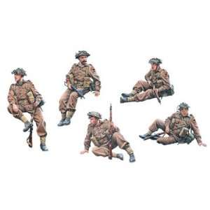   British Tank Riders NW Europe Military Figures Model Kit: Toys & Games