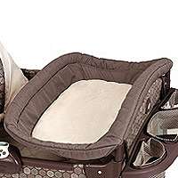 Graco Pack N Play Travel Play Yard with Cuddle Cove Rocking Seat 