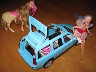 Barbie mit Auto + Pferd + Zubehör   gut erhalten in Köln 