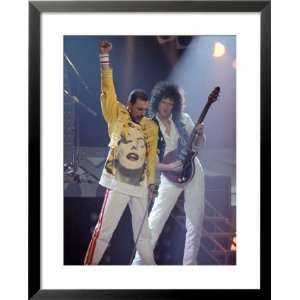  Queen Rock Group, Freddie Mercury and Brian May on Stage 