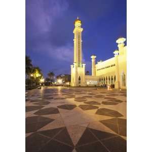  Omar Ali Saifuddien Mosque at Dusk, Bandar Seri Begawan 